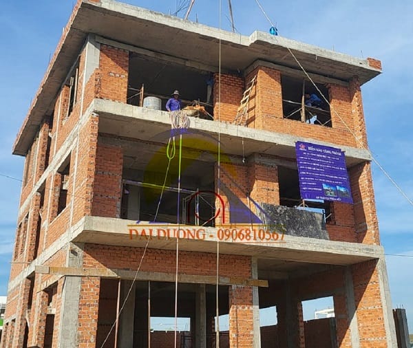 Hình ảnh thi công thực tế xây dựng, giai đoạn phần khung của ngôi nhà.